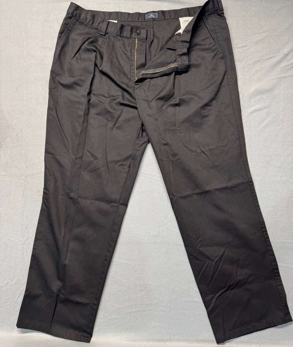 Dockers Men's Pleated Relaxed Fit Black Cotton Dress Pants W44 L32